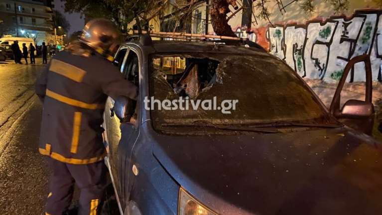 Επεισόδια μεταξύ οπαδών στη Θεσσαλονίκη: Άγριο ξύλο και τραυματίες - Τρεις συλλήψεις