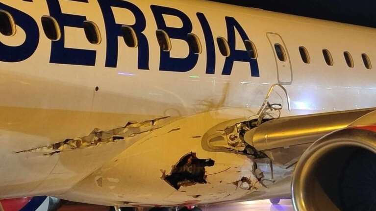 Θρίλερ με αεροπλάνο της Air Serbia ελληνικών συμφερόντων: Αναγκαστική προσγείωση μετά από πρόσκρουση σε φωτεινούς σηματοδότες