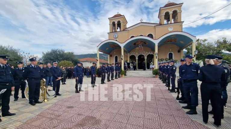 Καταδίωξη στον Ασπρόπυργο: Θρήνος στην κηδεία του 29χρονου αστυνομικού - Τα σπαρακτικά λόγια του πατέρα του