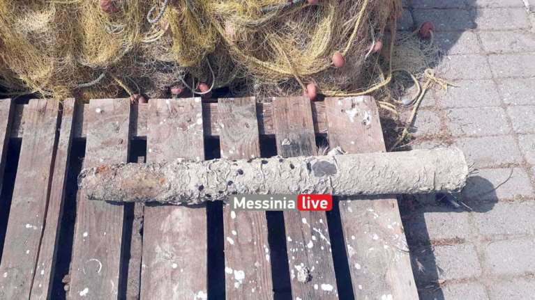 Καλαμάτα: Οβίδα 80 εκατοστών του Β’ Παγκοσμίου Πολέμου εντοπίστηκε στον βυθό