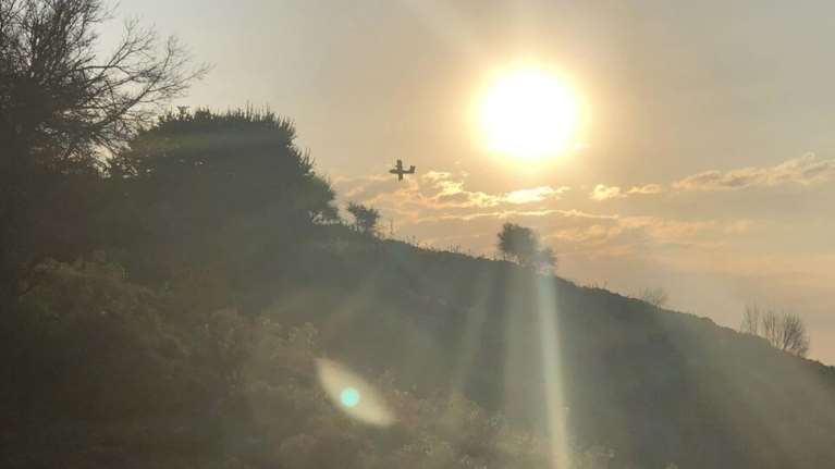 Υπό έλεγχο η φωτιά στην Κεφαλονιά – Καθοριστική η συμβολή των εναέριων δυνάμεων [εικόνες]