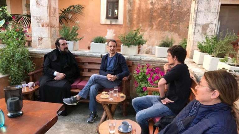 Κυριάκος Μητσοτάκης: Στα Χανιά ο πρωθυπουργός - Επισκέφτηκε τη Μονή της Αγίας Τριάδας [εικόνες]