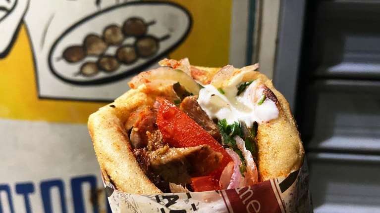 Τα 3 ίσως νοστιμότερα σουβλάκια στην Αθήνα