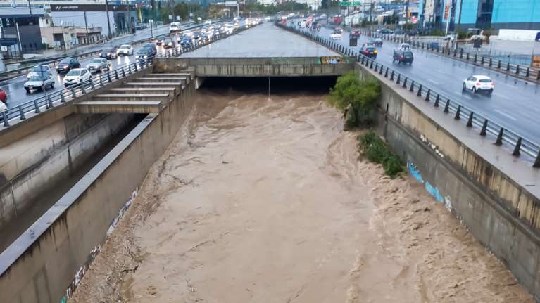 Κακοκαιρία Μπάλλος: Εισήγηση Στυλιανίδη για απαγόρευση κυκλοφορίας τη νύχτα στην Αττική και κλείσιμο του Κηφισού