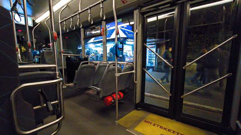 Πώς έπιασαν τον 17χρονο &quot;μαϊμού&quot; ελεγκτή στα λεωφορεία - &quot;Μου έκοψε πρόστιμο 72 ευρώ&quot; [βίντεο]