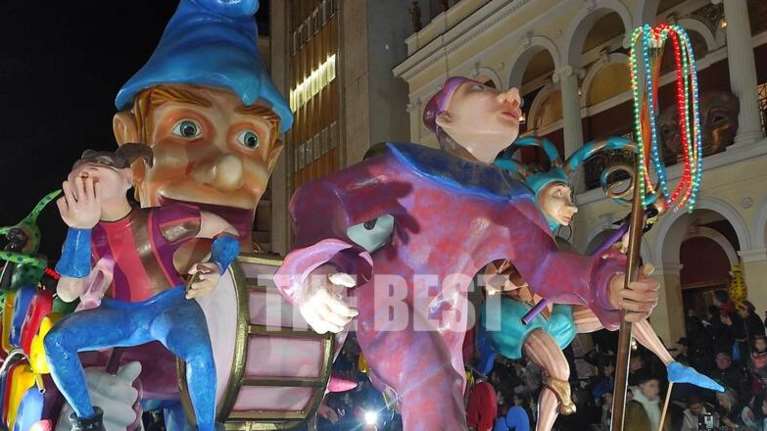 Καρναβάλι στην Πάτρα: Τα εντυπωσιακά άρματα βγήκαν στους δρόμους - Συναυλία Μπρέγκοβιτς [Εικόνες - Βίντεο]