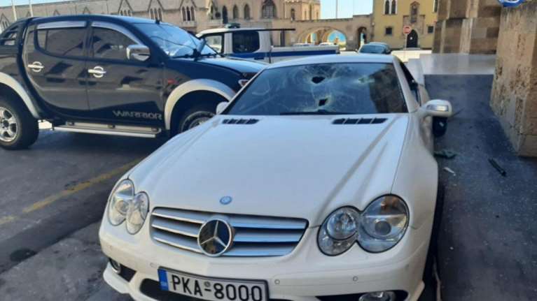 Νέες αποκαλύψεις για τον εμβολισμό της διθέσιας Mercedes του αστυνομικού διευθυντή στη Ρόδο: Είχε κόντρα με τον αστυνομικό