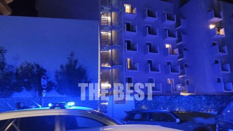 Σοκ στην Πάτρα: 18χρονος έπεσε από τον 3ο όροφο γνωστού ξενοδοχείου-Πληροφορίες για διαπληκτισμό με μέλος της παρέας του