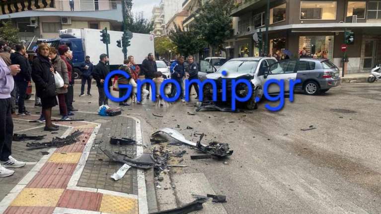Σοκαριστικό τροχαίο στην Πάτρα με 3 τραυματίες: Ηλικιωμένος οδηγός ΙΧ έπαθε ανακοπή καρδιάς στο τιμόνι [εικόνες-βίντεο]