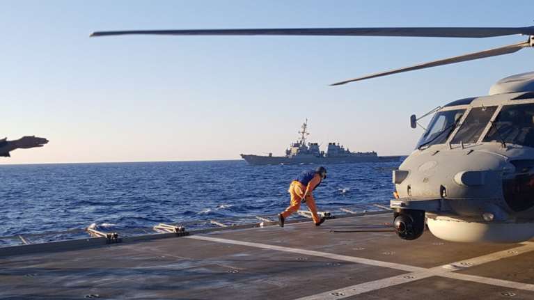 Νέο μήνυμα στην Τουρκία: Η εντυπωσιακή αεροναυτική άσκηση Ελλάδας - ΗΠΑ νότια της Κρήτης [εικόνες - βίντεο]