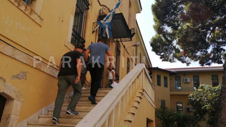 Ένοχος ο&quot;νταής&quot; πατέρας που χτύπησε τον καθηγητή για τη μάσκα στο σχολείο - Φυλάκιση 14 μηνών