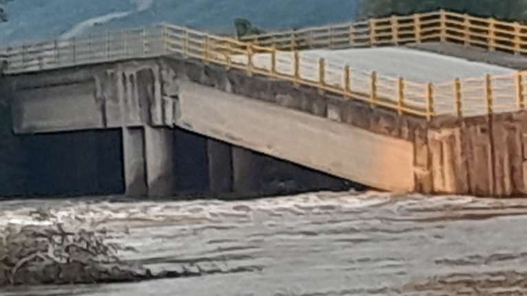 Κατέρρευσε η γέφυρα Παλαιοπύργου στην Αγιά Λάρισας [εικόνες]