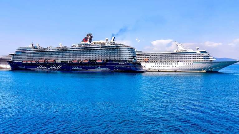 Συλλήψεις 19 ναυτεργατών για παράνομη απεργία στα πλοία της Αδριατικής - Επίθεση από το ΚΚΕ στην κυβέρνηση