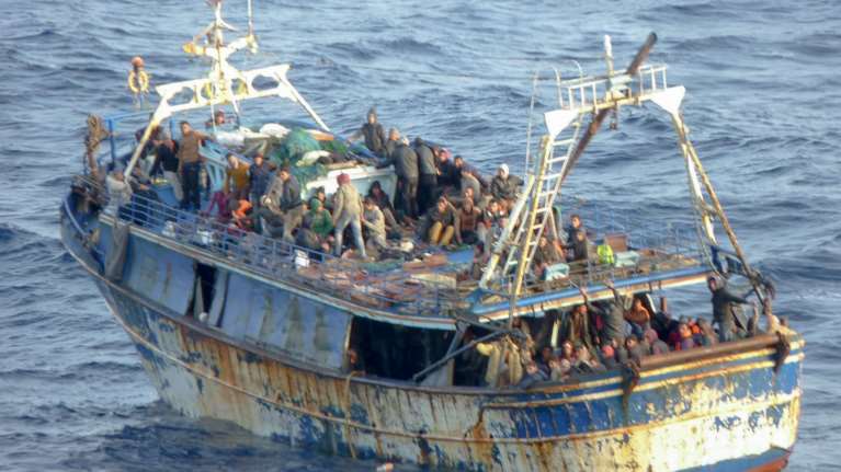 Ναυάγιο ανοιχτά της Λιβύης: 18 μετανάστες πνίγηκαν και 50 αγνοούνται