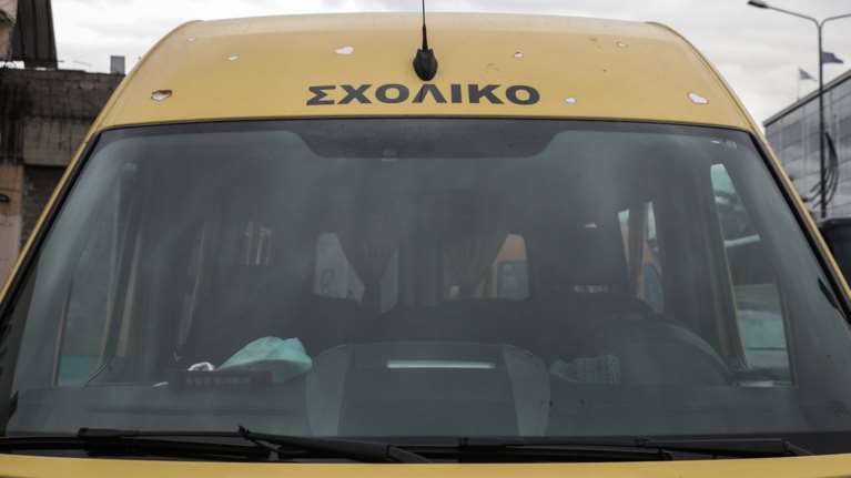 Εκπληξη: Στρατιωτικοί γίνονται οδηγοί σχολικών λεωφορείων για παιδιά με ειδικές ανάγκες- Για να μη μείνουν χωρίς σχολείο τα παιδιά