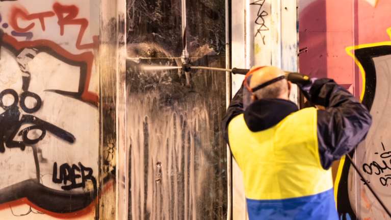 Επιχείρηση "Καθαρή Πόλη: Με 40 παρεμβάσεις καθάρισαν 19.000 τ.μ. της Αθήνας