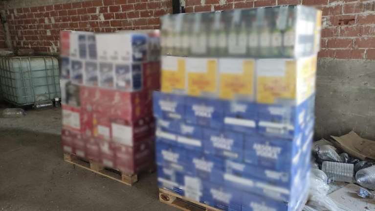 Εξαρθρώθηκε εγκληματική οργάνωση - Έφερνε χιλιάδες ποτά &quot;μπόμπες&quot; από τη Βουλγαρία [Βίντεο]