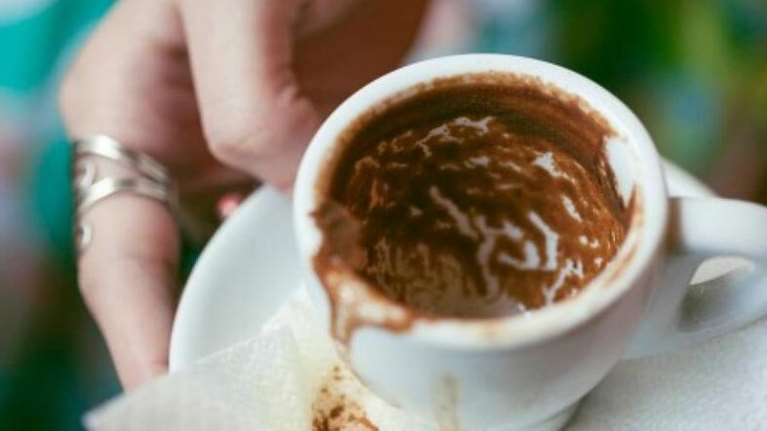 Μεταφυσική απάτη με θύμα 73χρονο στα Μέγαρα- Σπείρα του άρπαξε 850 χιλιάδες ευρώ για καφεμαντεία