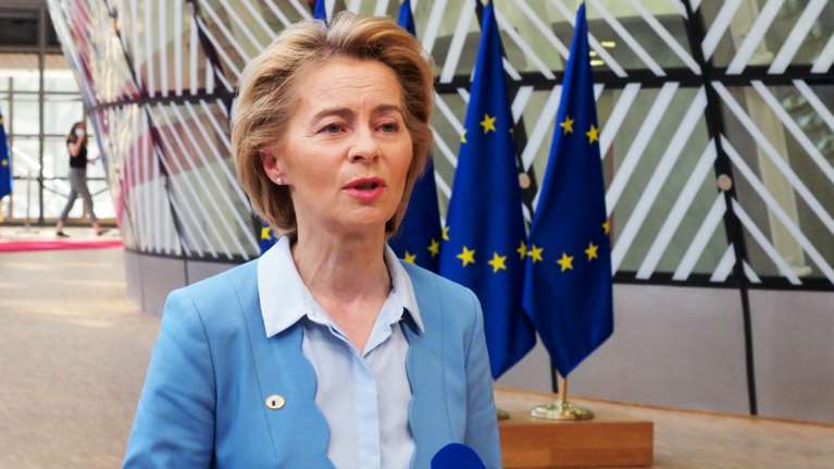 &quot;Βέλη&quot; Φον ντερ Λάιεν προς ΗΠΑ και Βρετανία: Ζητώ μεγαλύτερη ειλικρίνεια στις εξαγωγές εμβολίων