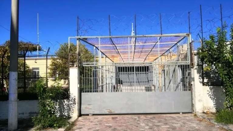 Χάος στις φυλακές Βόλου: Φωτιές στα κελιά και παρέμβαση αστυνομίας - 4 άτομα στο νοσοκομείο