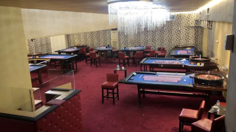 Παράνομο κορονο-καζίνο με 67 άτομα στο κέντρο της Αθήνας [απίστευτες εικόνες και βίντεο]