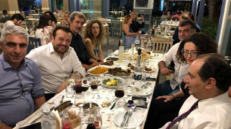 Αγκαλιά με Νίκο Παππά και Κώστα Βαξεβάνη πέρασε τη γιορτή του ο Παύλος Πολάκης [εικόνες]