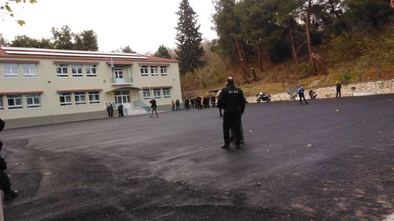 Σέρρες: Συγκλονίζει η μητέρα του 6χρονου τραυματία - &quot;Με ρωτάει αν το κεφαλάκι του άλλου παιδιού ήταν μαύρο ή ροζ&quot; [Βίντεο]