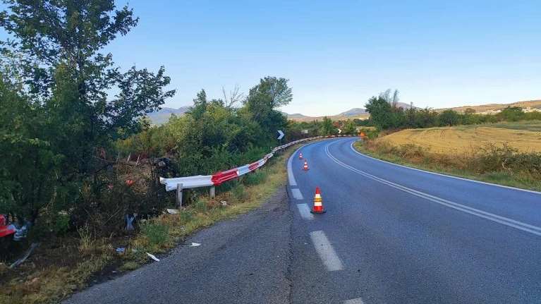 Τροχαίο στην Εθνική οδό Κοζάνης - Λάρισας: Νεκρός 28χρονος, το ΙΧ που οδηγούσε έπεσε στις μπάρες