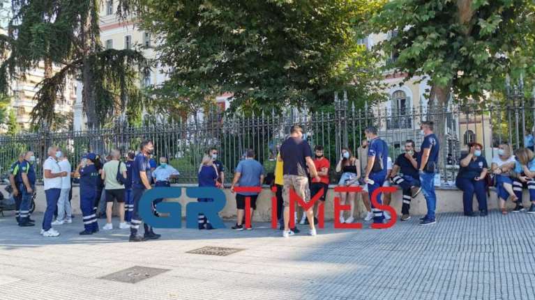 Θεσσαλονίκη: 120 διασώστες του ΕΚΑΒ παραμένουν ανεμβολίαστοι, αλλά οι συνδικαλιστές διαμαρτύρονται για τον υποχρεωτικό εμβολιασμό