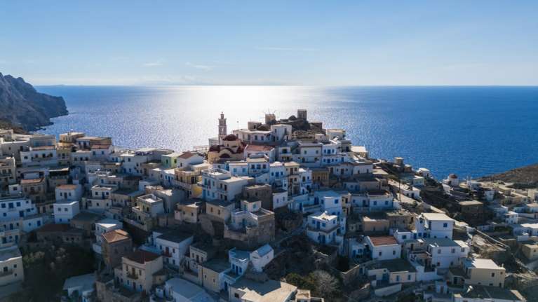 &quot;Ενα πολύτιμο πετράδι που θυμίζει Καραϊβική&quot;: Το ελληνικό νησί που αποθεώνουν οι Ευρωπαίοι για τη &quot;γοητεία&quot; του