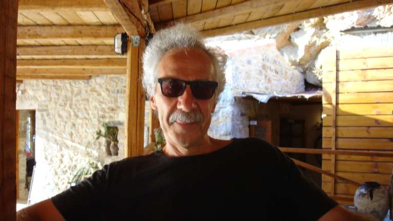 Δημοσιογράφος της Καθημερινής &quot;επιχαίρει&quot; για το χαστούκι στον Μακρόν - Τι απαντά ο ίδιος