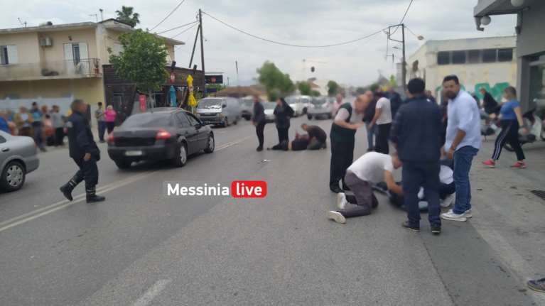 Τροχαίο στην Καλαμάτα: Σοβαρά τραυματίες δύο 17χρονοι που επέβαιναν σε μηχανάκι - Τους εκσφενδόνισε ΙΧ [εικόνες]