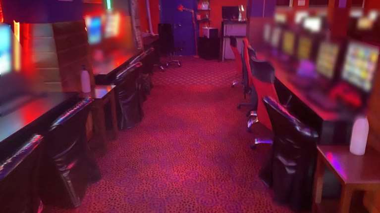 Έλεγχοι της ΕΛΑΣ σε καταστήματα στο κέντρο της Αθήνας για παράνομα τυχερά παιχνίδια – Έξι συλλήψεις [εικόνες-βίντεο]