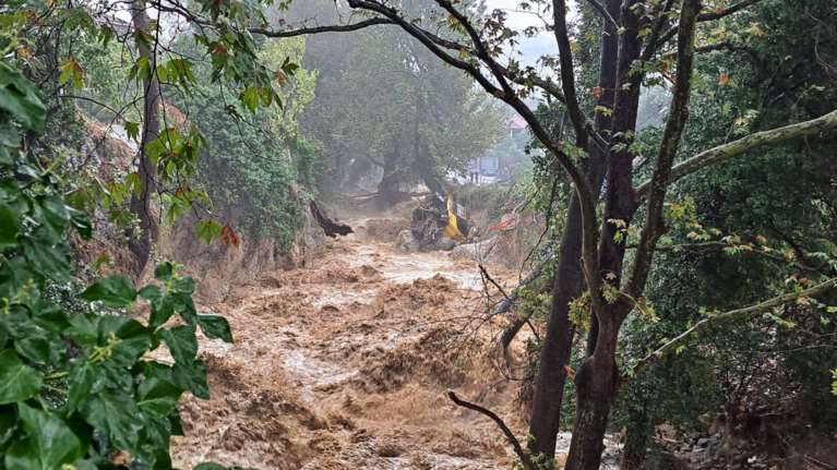 Λέκκας: Στον Βόλο &quot;εγκαταστάθηκαν&quot; 150 εκατ. τόνοι νερού και λάσπης - Αδύνατον να αντιμετωπιστεί η κατάσταση