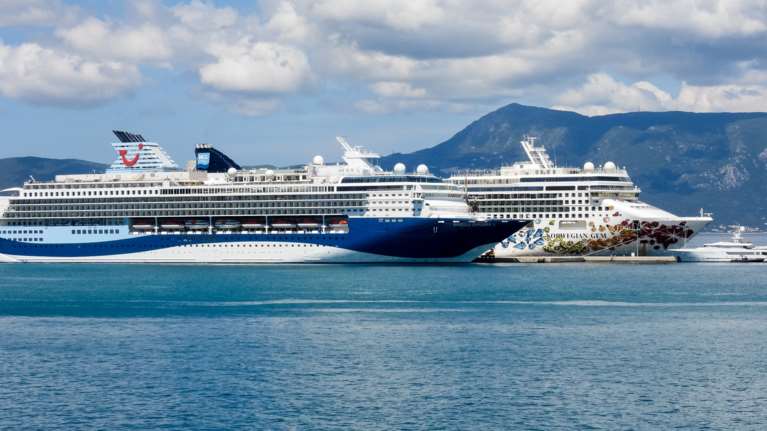 Ταλαιπωρία για 985 επιβάτες και πλήρωμα κρουαζιερόπλοιου που πήγαινε στον Πειραιά