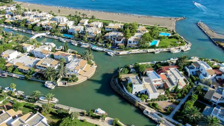 Το άγνωστο... Μαϊάμι της Ελλάδας που απέχει μόλις 2 ώρες από την Αθήνα - Εξωτικό μέρος [βίντεο]