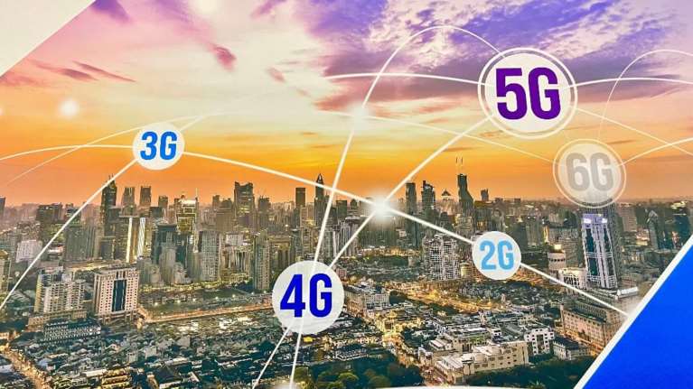 Από το πρώτο &quot;Merry Christmas&quot; του 1992 στα 25 και άνω δισ. SMS σήμερα - Η επανάσταση της επικοινωνίας