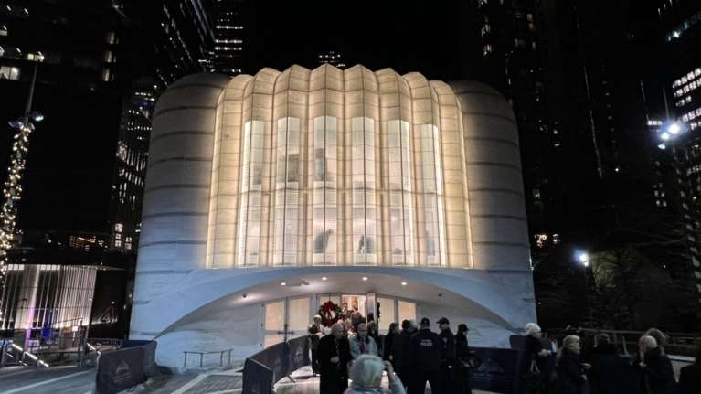 Συγκίνηση στη Νέα Υόρκη: Λειτούργησε ξανά μετά από 21 χρόνια ο ναός του Αγίου Νικολάου στο Σημείο Μηδέν [εικόνες]