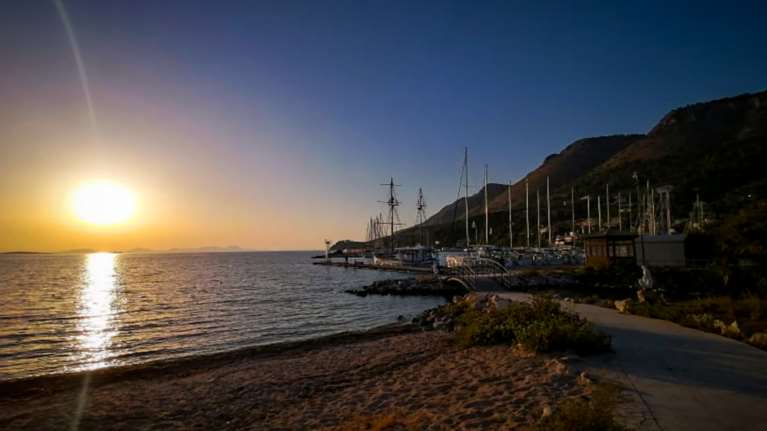 Καιρός: Εως 34 βαθμούς η θερμοκρασία - Σε ποιες περιοχές θα εκδηλωθούν βροχές