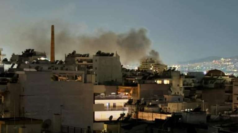 Φωτιά σε διαμέρισμα στα Κάτω Πατήσια- Απεγκλωβίστηκαν δύο γυναίκες [βίντεο]