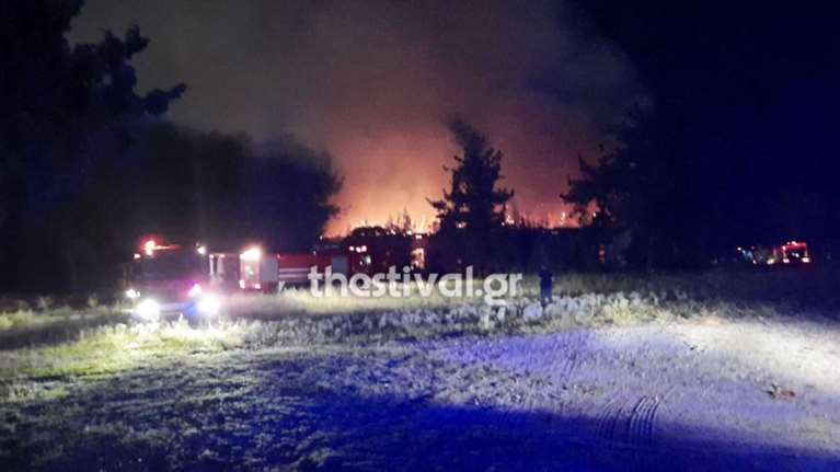 Θεσσαλονίκη: Φωτιά στο στρατόπεδο Καρατάσιου [βίντεο]