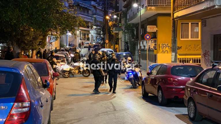 Θεσσαλονίκη: Ελεύθεροι οι νεαροί για το επεισόδιο με αστυνομικούς - Κάποιος τραβούσε και βίντεο