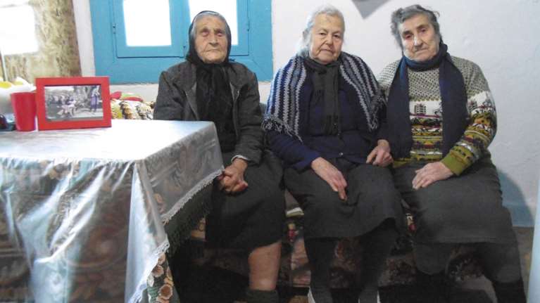 Μυτιλήνη: Πέθανε σε ηλικία 93 ετών η Αιμιλία Καμβύση - Η τελευταία από τις τρεις &quot;γιαγιάδες της Συκαμνιάς&quot;