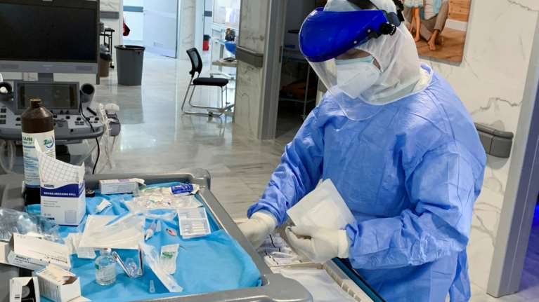 Κορονοϊός: Ξεκίνησε παγκόσμια κλινική δοκιμή τριών φαρμάκων που &quot;ίσως να σώσουν ζωές&quot;