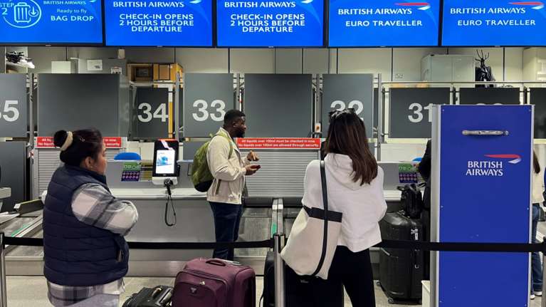 Λήξη συναγερμού στο αεροδρόμιο Χίθροου: Εκκενώθηκε νωρίτερα τερματικός σταθμός [βίντεο]