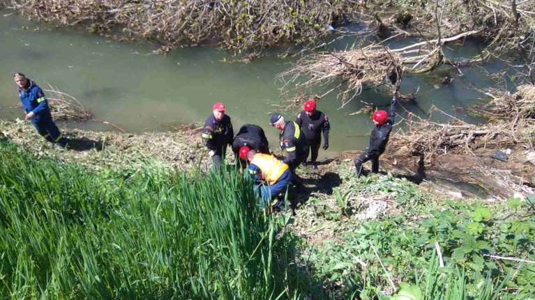 Τρίκαλα: Βρέθηκε νεκρή η γυναίκα που έπεσε στο Ληθαίο ποταμό [εικόνες και video]