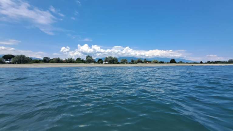 Απίστευτο: Μετά τις πλημμύρες σχηματίστηκε νέο... νησί στα παράλια της Λάρισας [εικόνες]