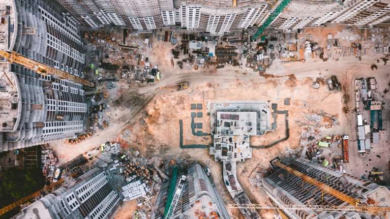 Ποιος μεγάλος κατασκευαστικός όμιλος φέρνει εργαζόμενους από την Ινδία