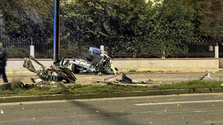 Τραγωδία στη λεωφόρο Βουλιαγμένης: Καραμπόλα τριών οχημάτων με 2 νεκρούς και έναν σοβαρά τραυματία - Κόπηκε στη μέση το ΙΧ