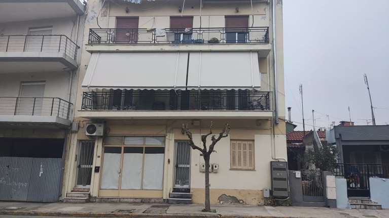 Βόλος: Αυτό είναι το σπίτι που ο 39χρονος σκότωσε με 20 μαχαιριές τη μητέρα του δικηγόρου του